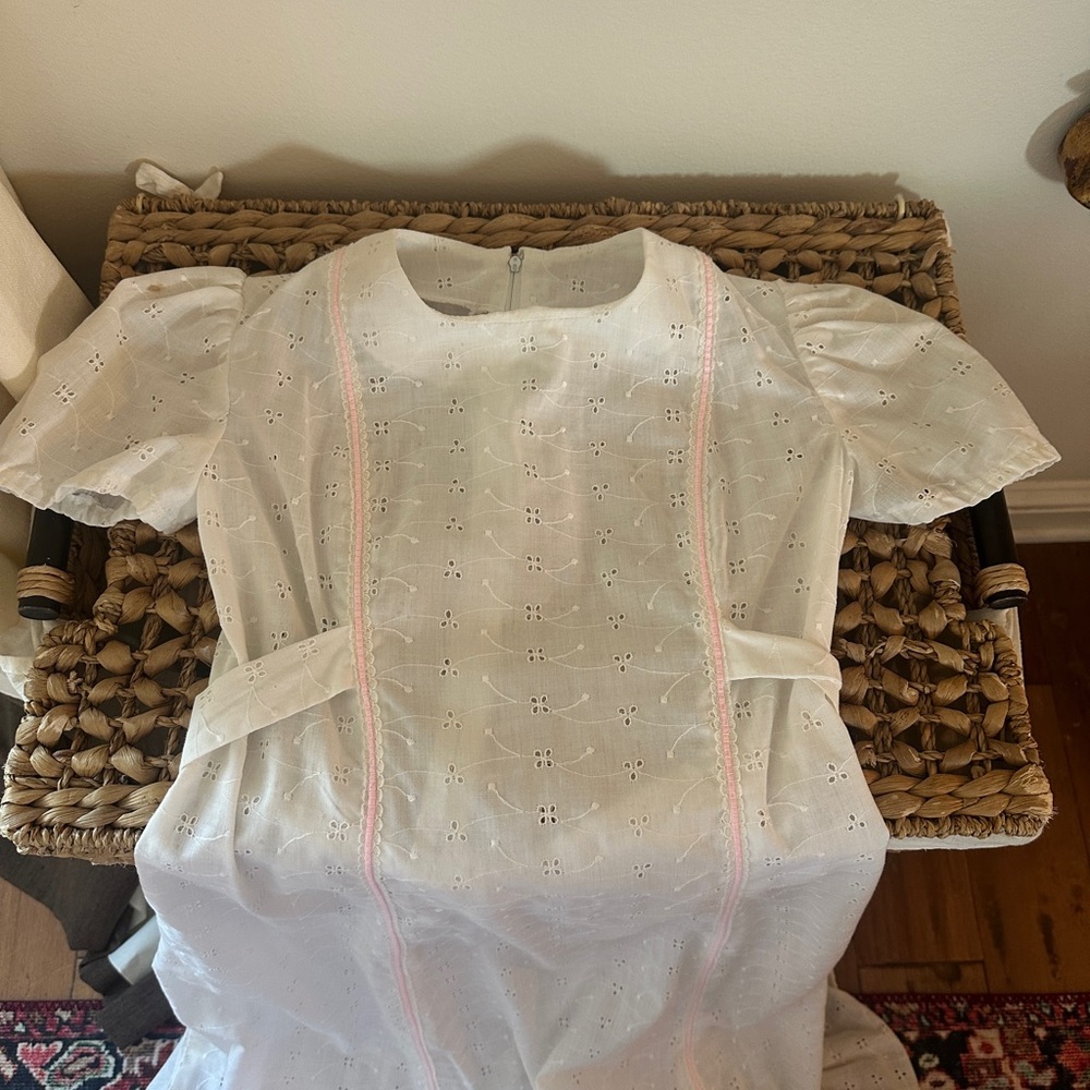 Girls vintage White Eyelet Dress - Picture 2 of 5